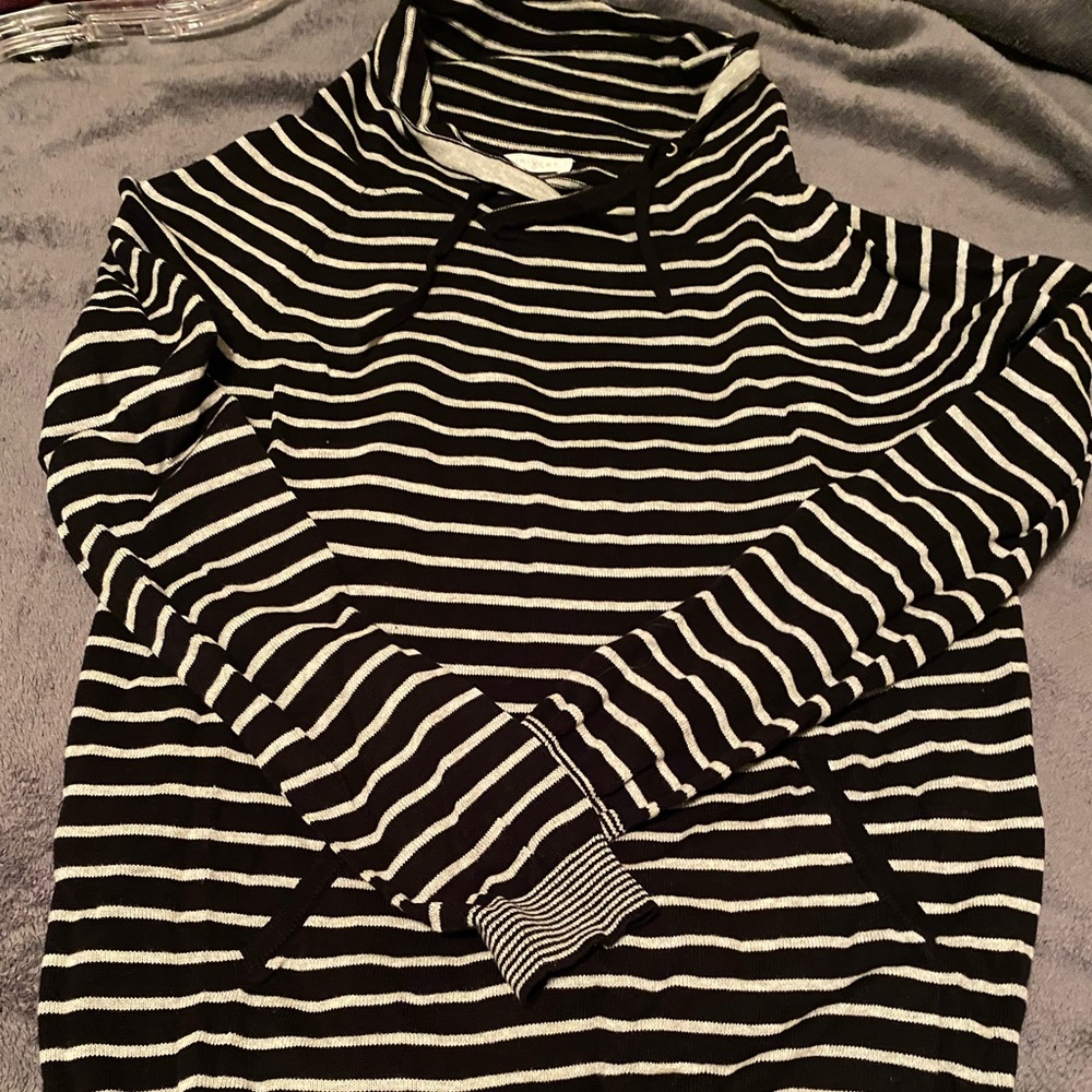 Lightweight hoodie with pocket in front.